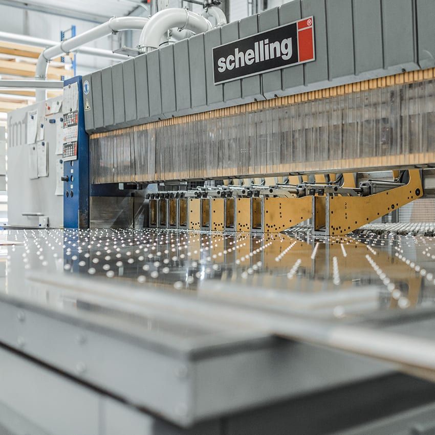 Plattenzuschnitte aus Aluminium an der Plattensaege 2